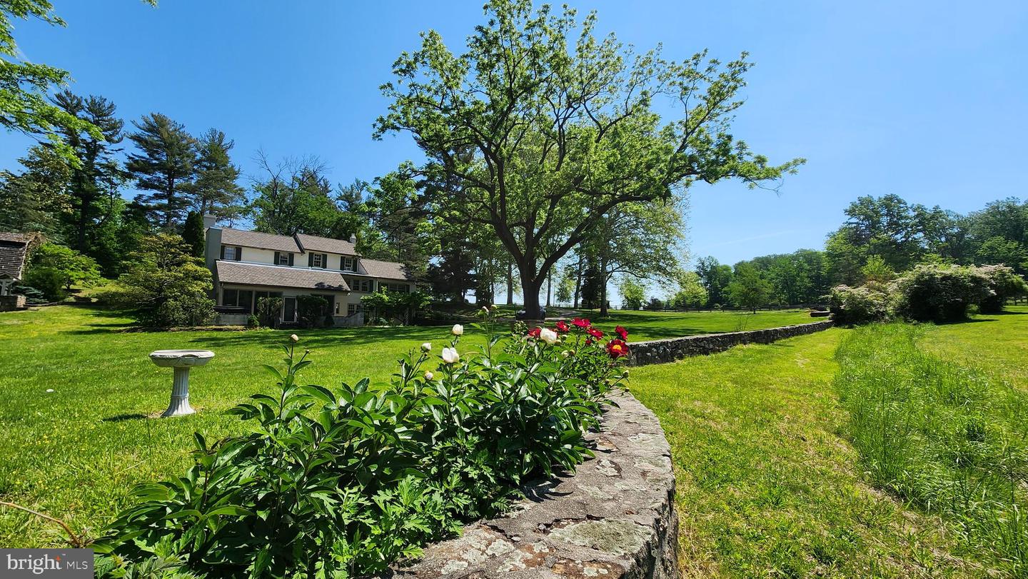 1105 Green Lane Rd Property Photo 3