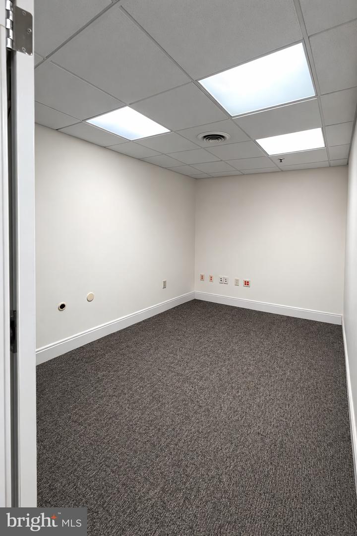 20 E Market St Property Photo 3