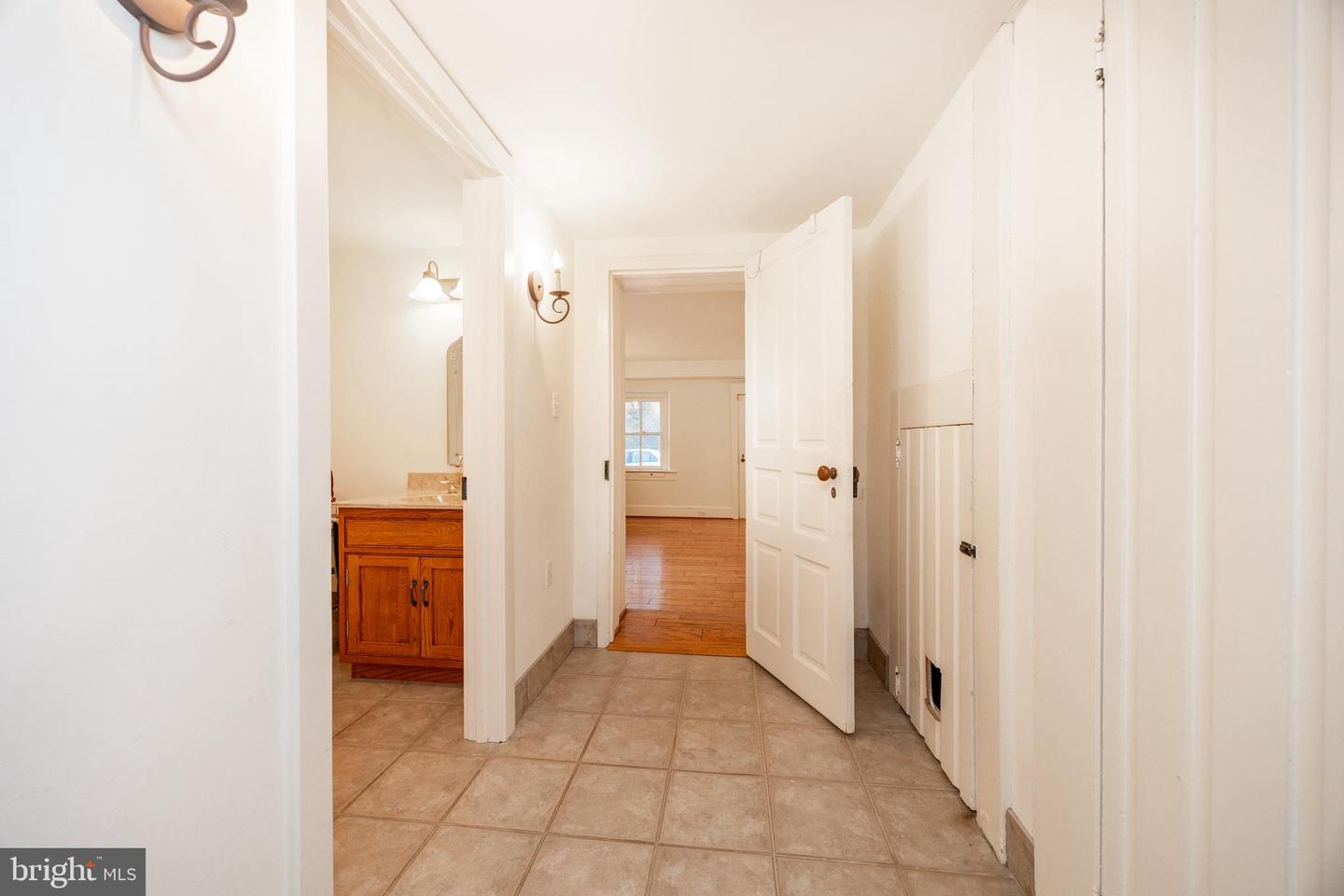 580 Reeds Rd Property Photo 11