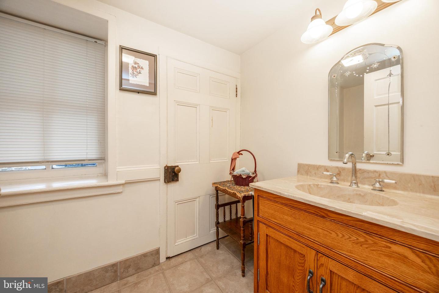580 Reeds Rd Property Photo 12