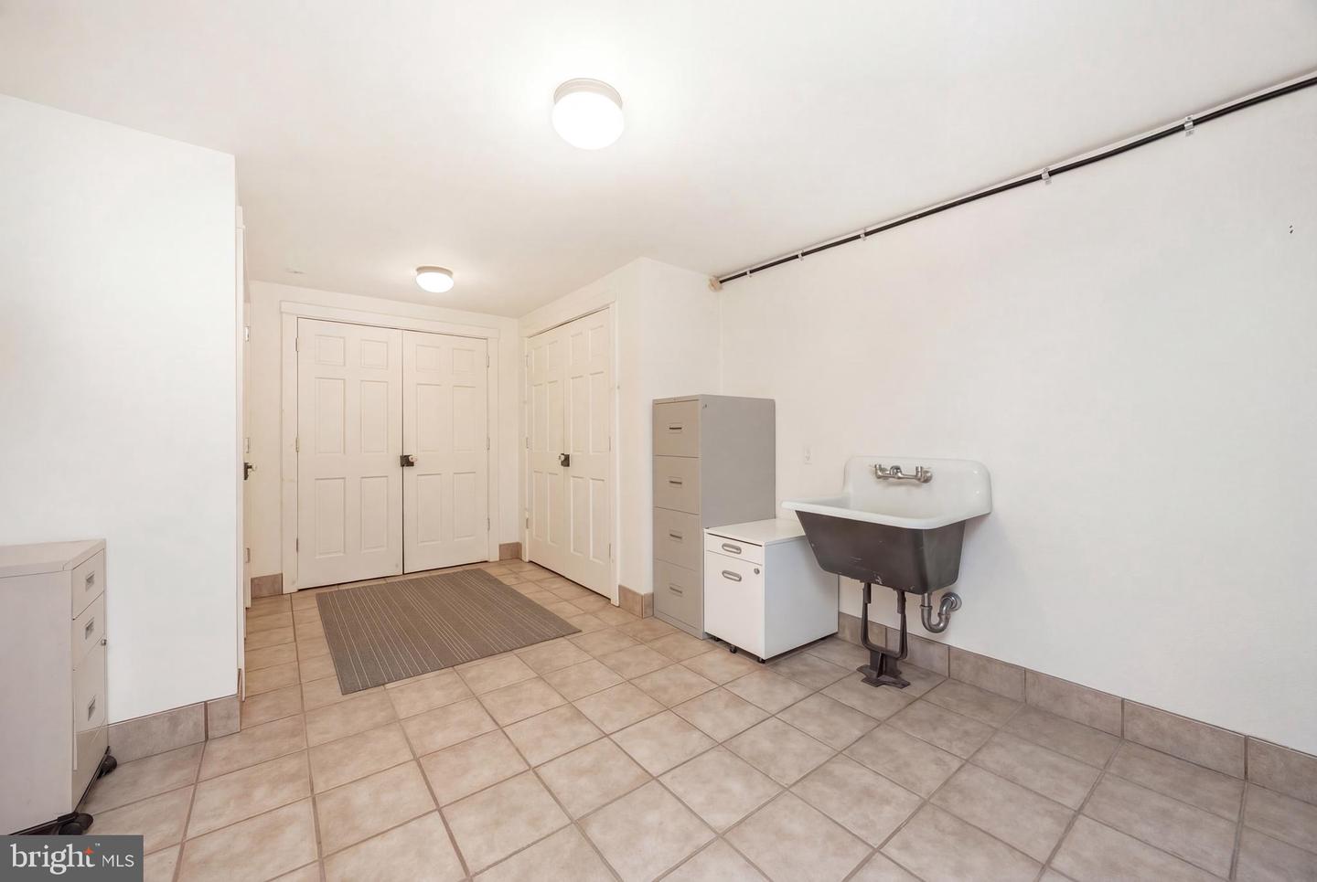 580 Reeds Rd Property Photo 13