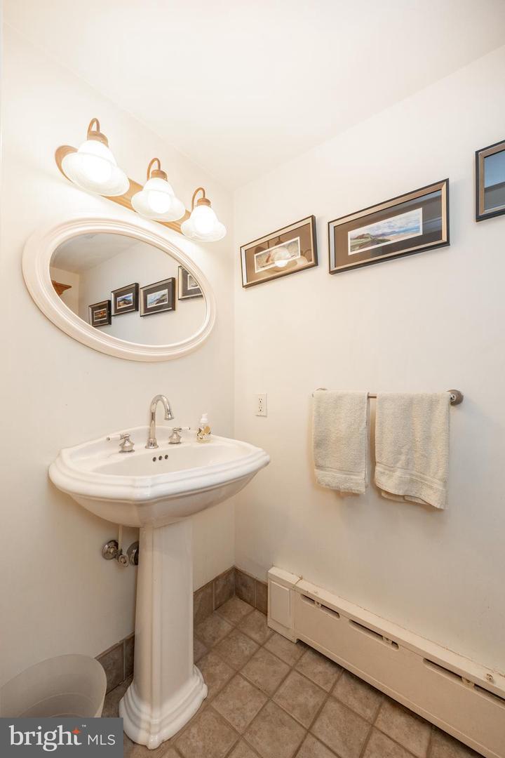 580 Reeds Rd Property Photo 37