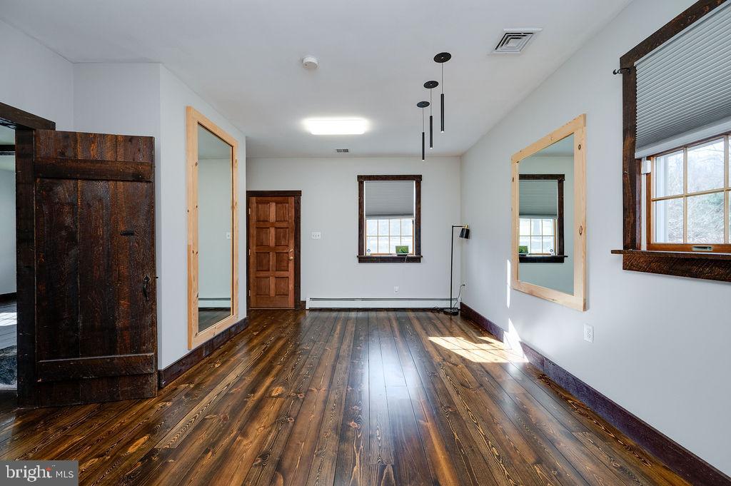 2039 School Rd Property Photo 5