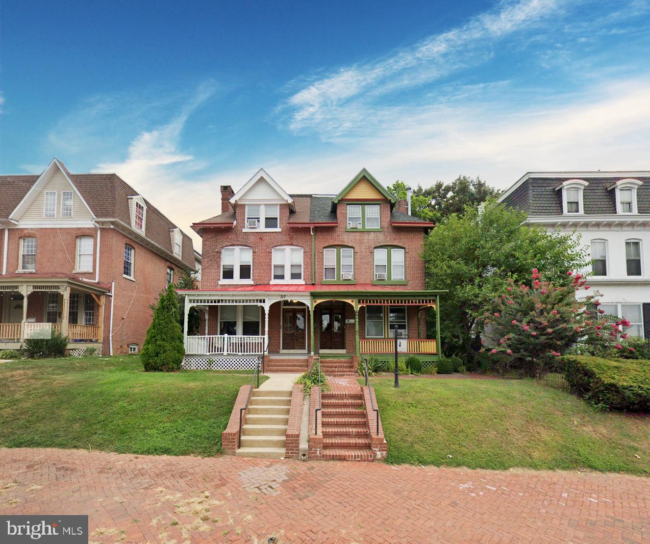 319 S High St Property Photo 2