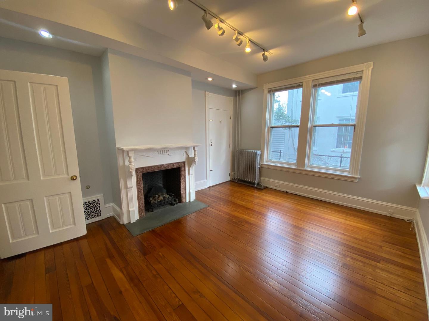 319 S High St Property Photo 5