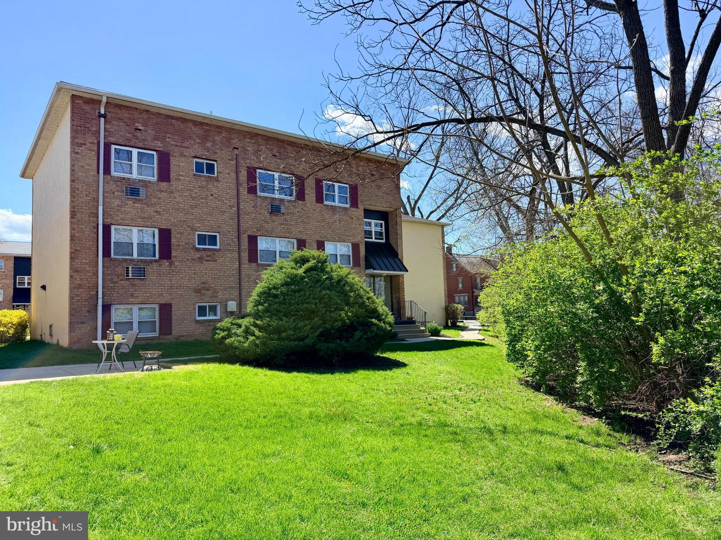 335 E Lancaster Ave #b-14 Property Photo 2