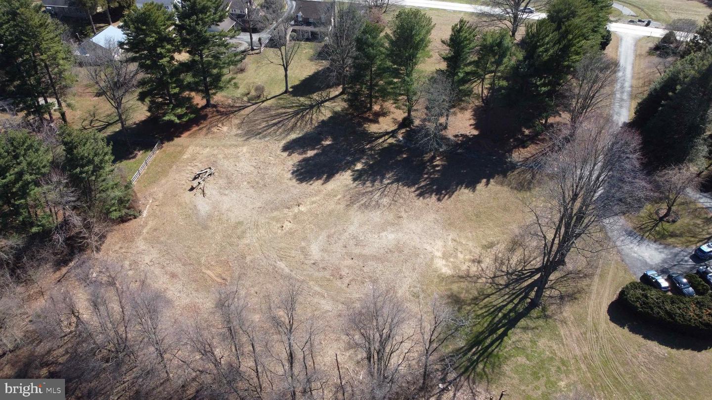 15 E Mount Vernon St Property Photo 7