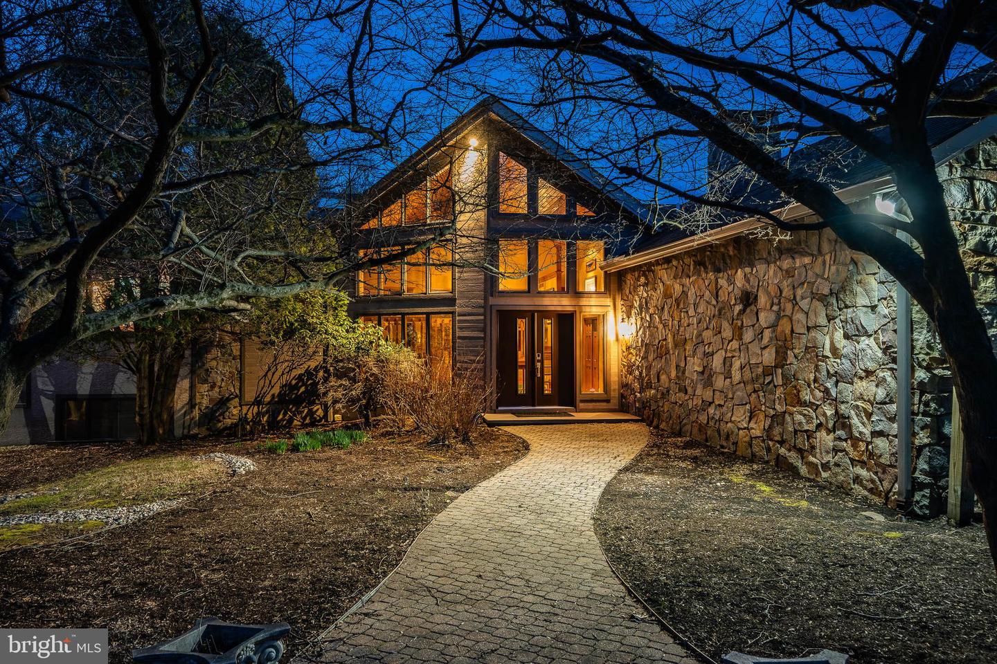 7 Bittersweet Dr Property Photo 3
