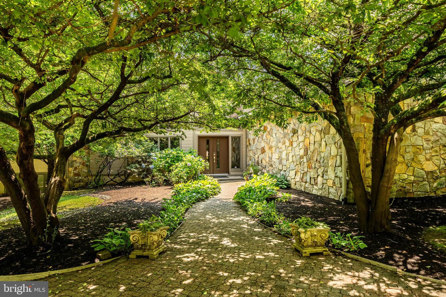 7 Bittersweet Dr Property Photo 8