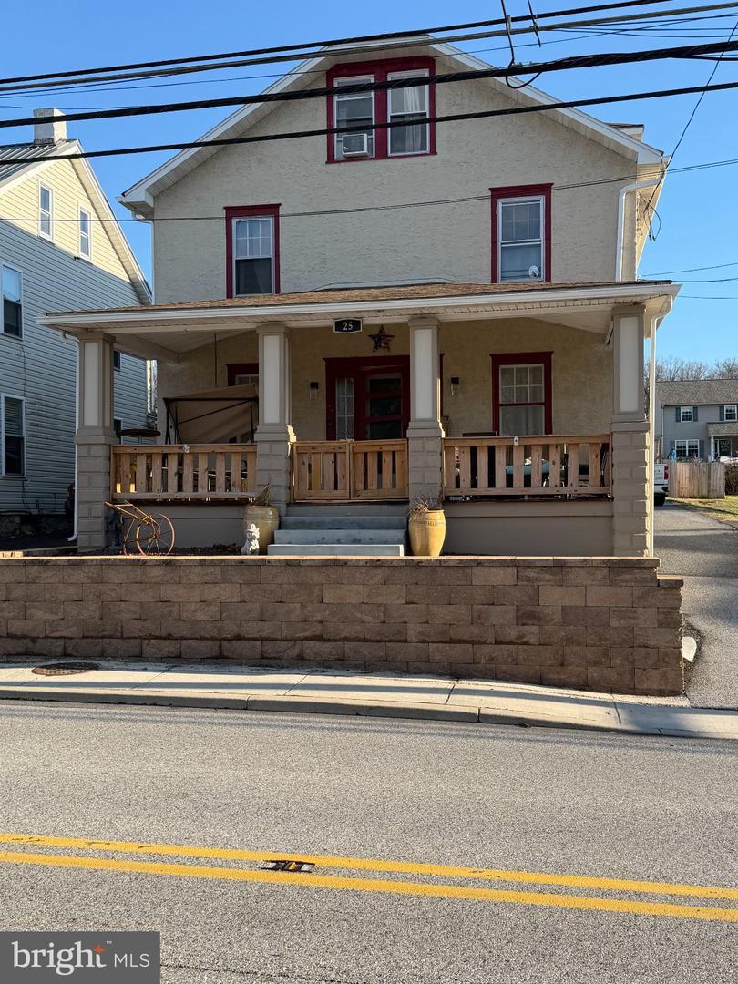 25 W MAIN ST