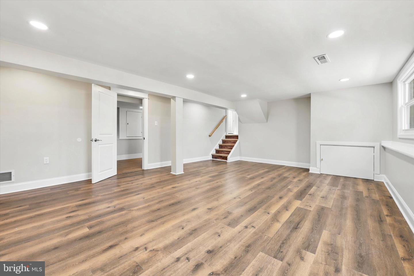 1376 College Hill Dr Property Photo 14