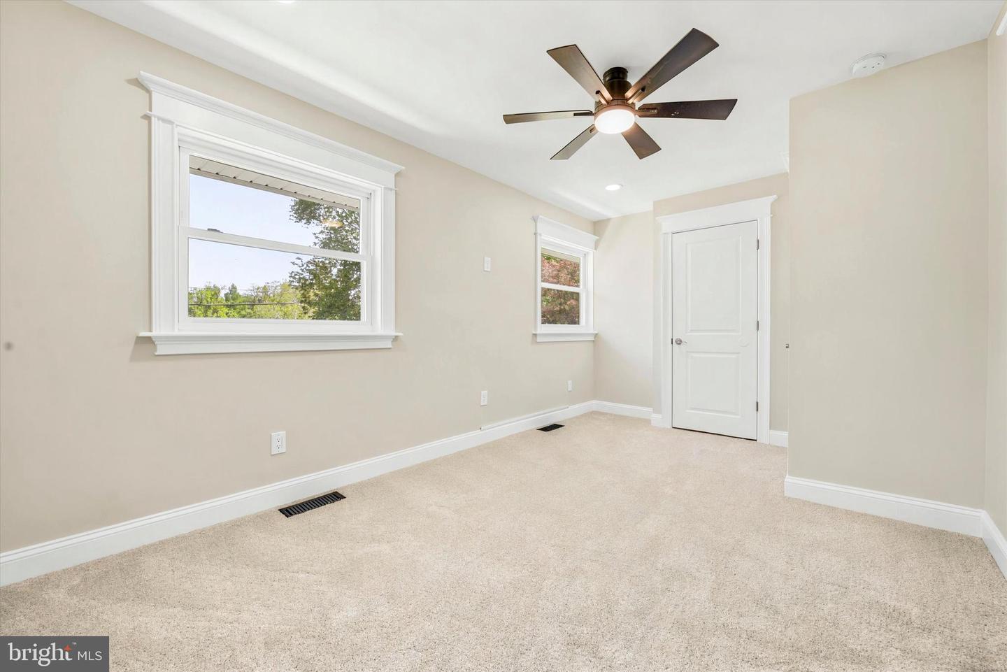 1376 College Hill Dr Property Photo 18