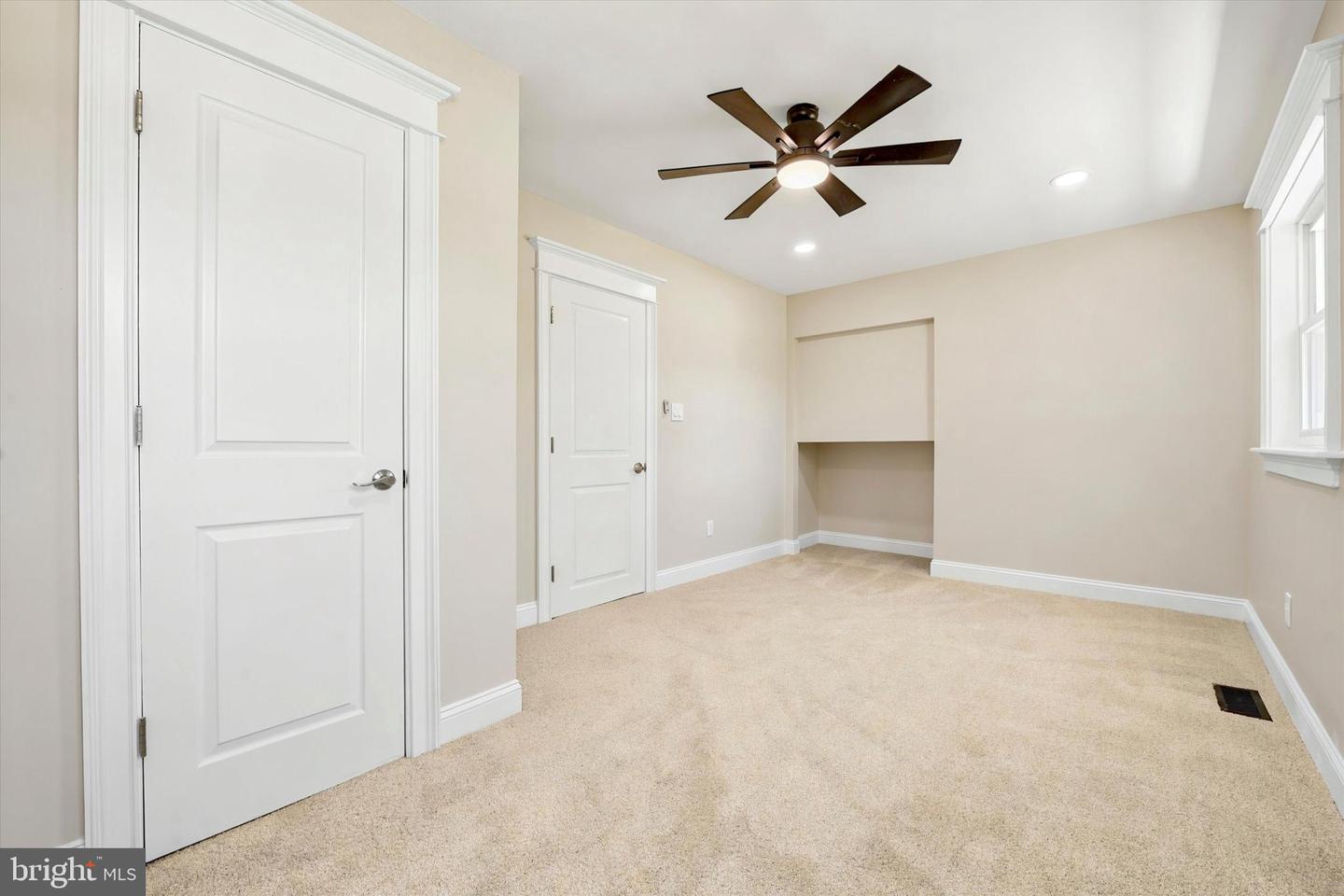 1376 College Hill Dr Property Photo 19