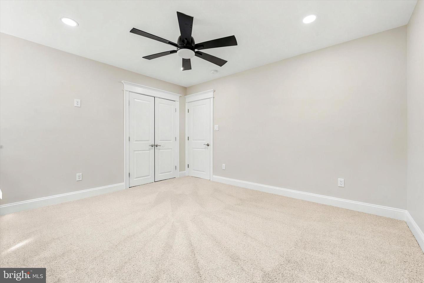 1376 College Hill Dr Property Photo 22