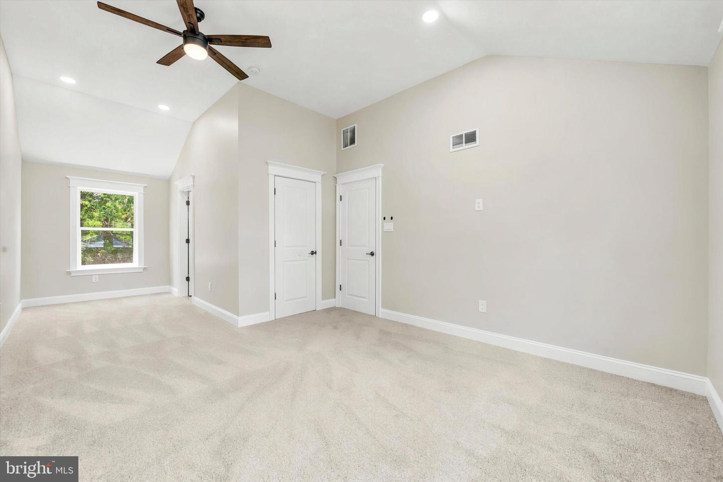 1376 College Hill Dr Property Photo 23