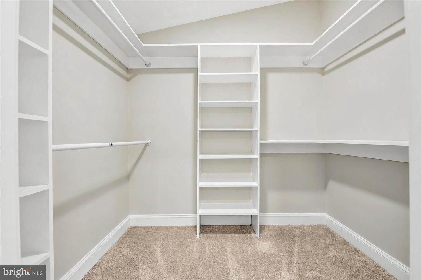 1376 College Hill Dr Property Photo 28