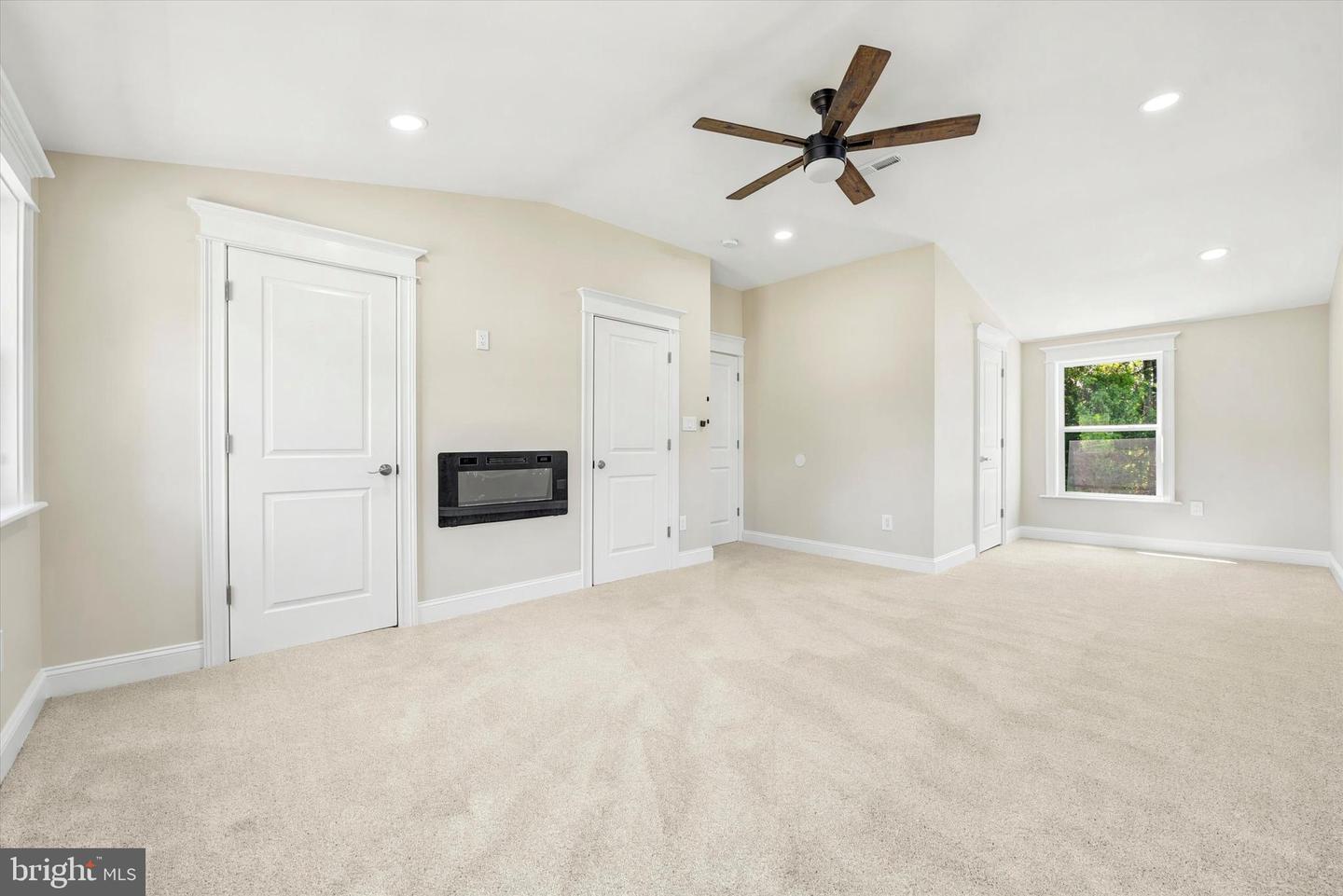 1376 College Hill Dr Property Photo 29