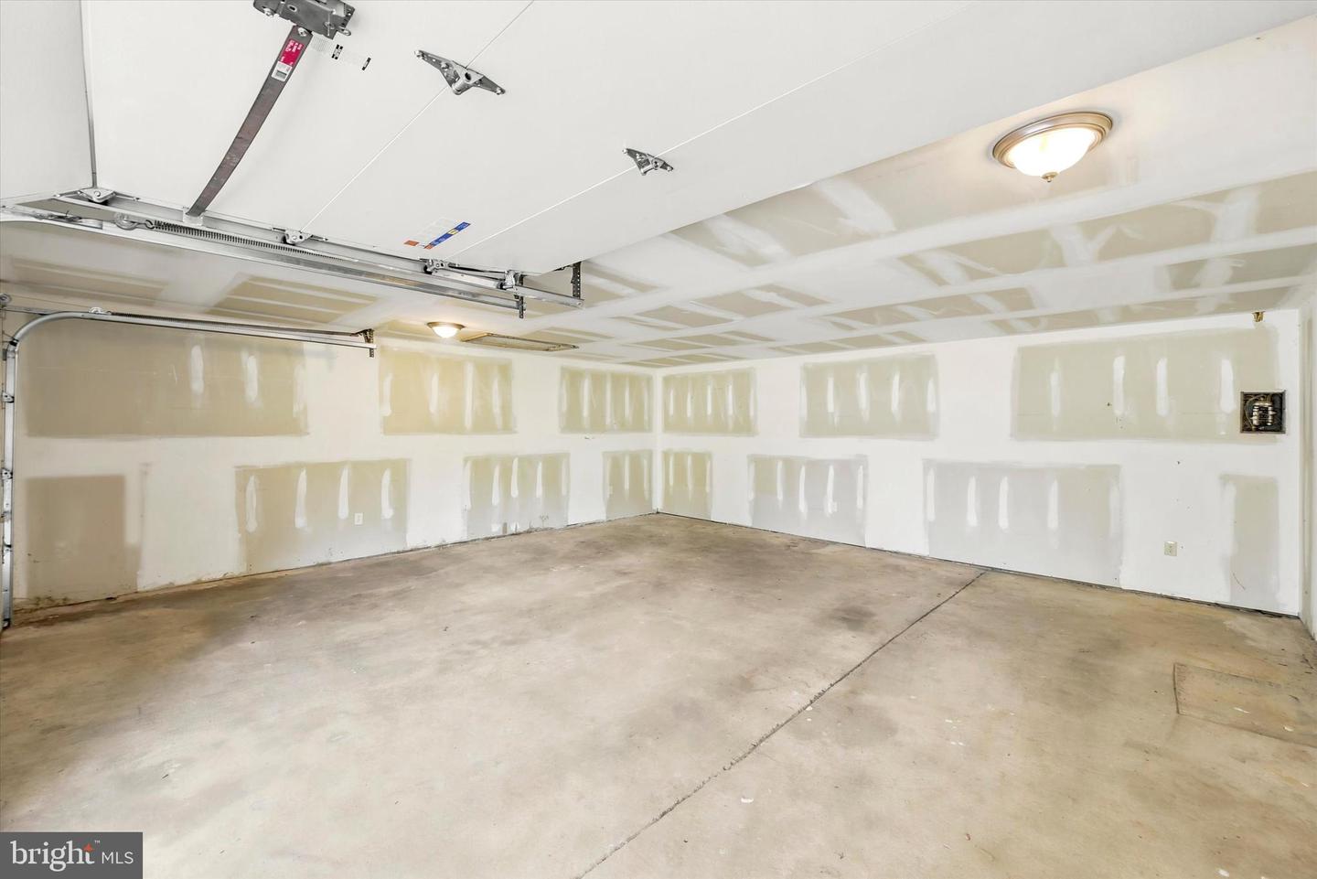 1376 College Hill Dr Property Photo 31