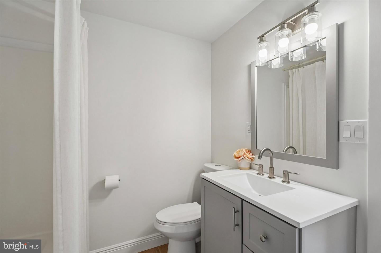 857 Buttonwood Ave Property Photo 6