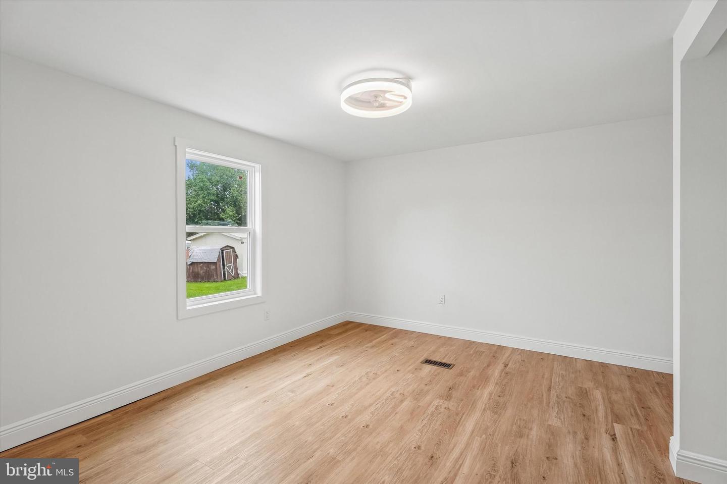 857 Buttonwood Ave Property Photo 10