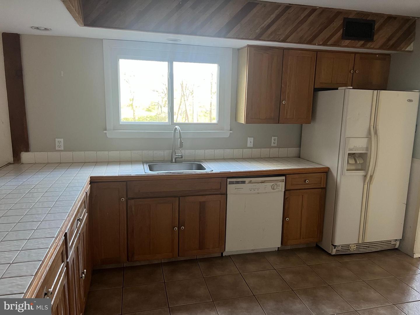 7 Shady Ln Property Photo 5