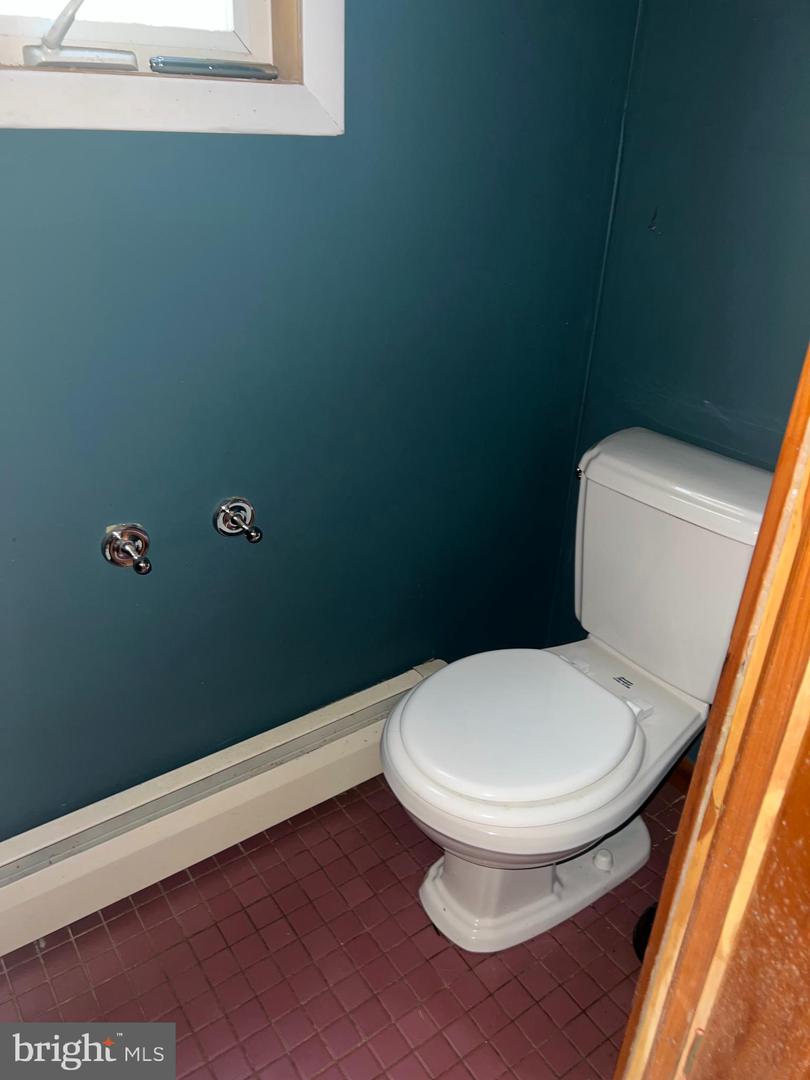 7 Shady Ln Property Photo 13