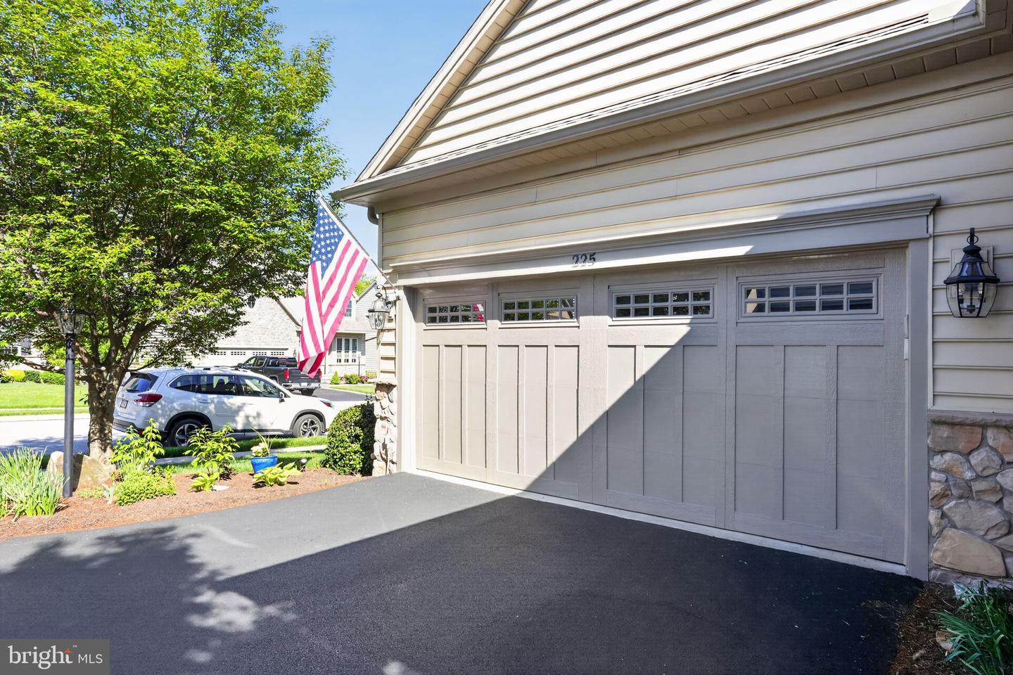 225 Honeycroft Blvd Property Photo 4