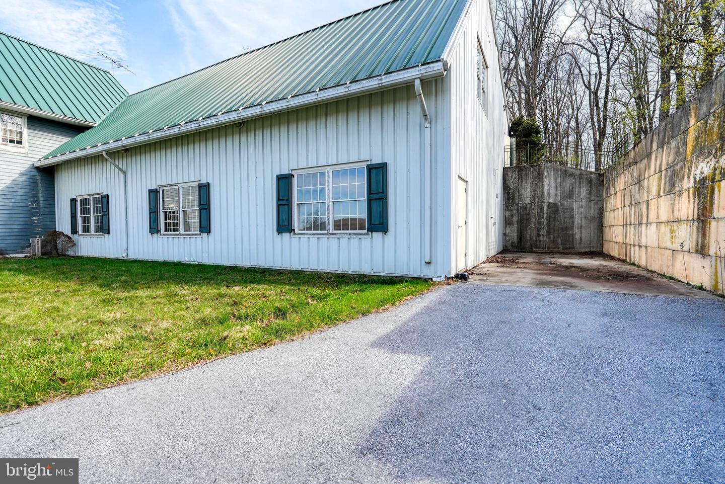 2 Brewery Ln Property Photo 5