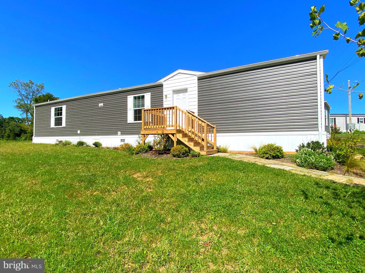 2140 Horseshoe Park Property Photo 1