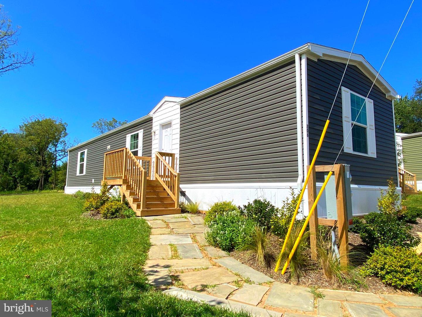 2140 Horseshoe Park Property Photo 2