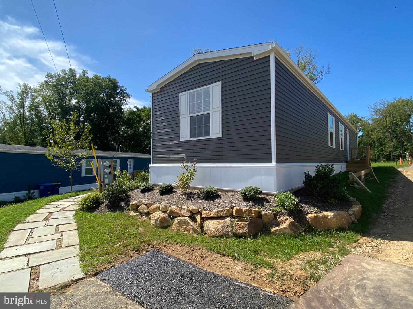 2140 Horseshoe Park Property Photo 3