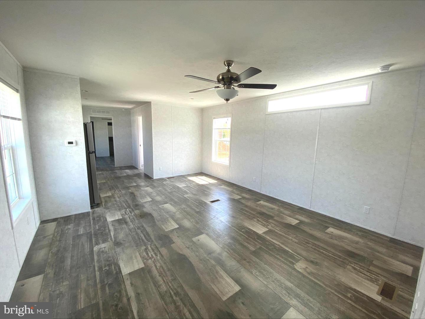 2140 Horseshoe Park Property Photo 4