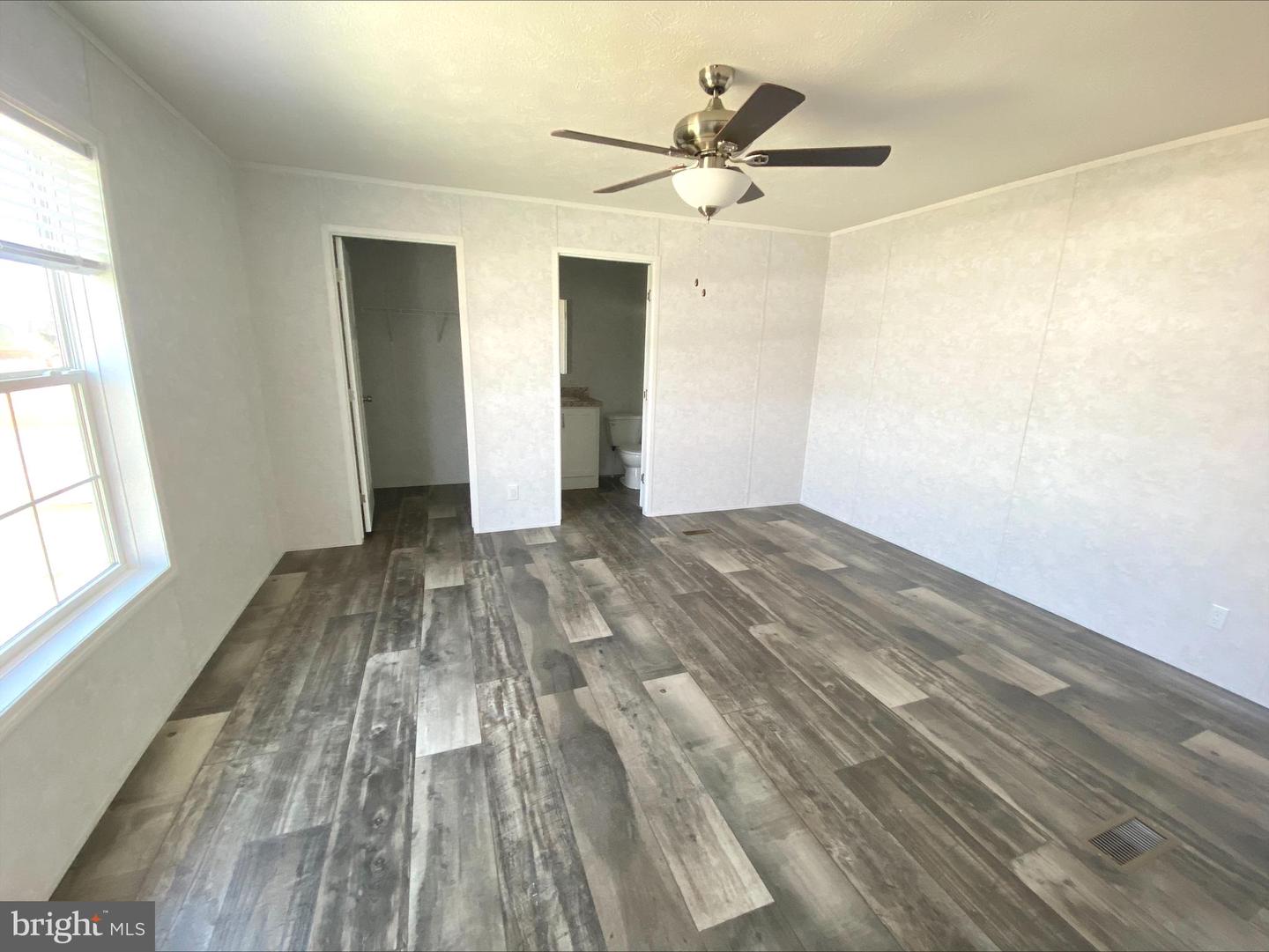 2140 Horseshoe Park Property Photo 7