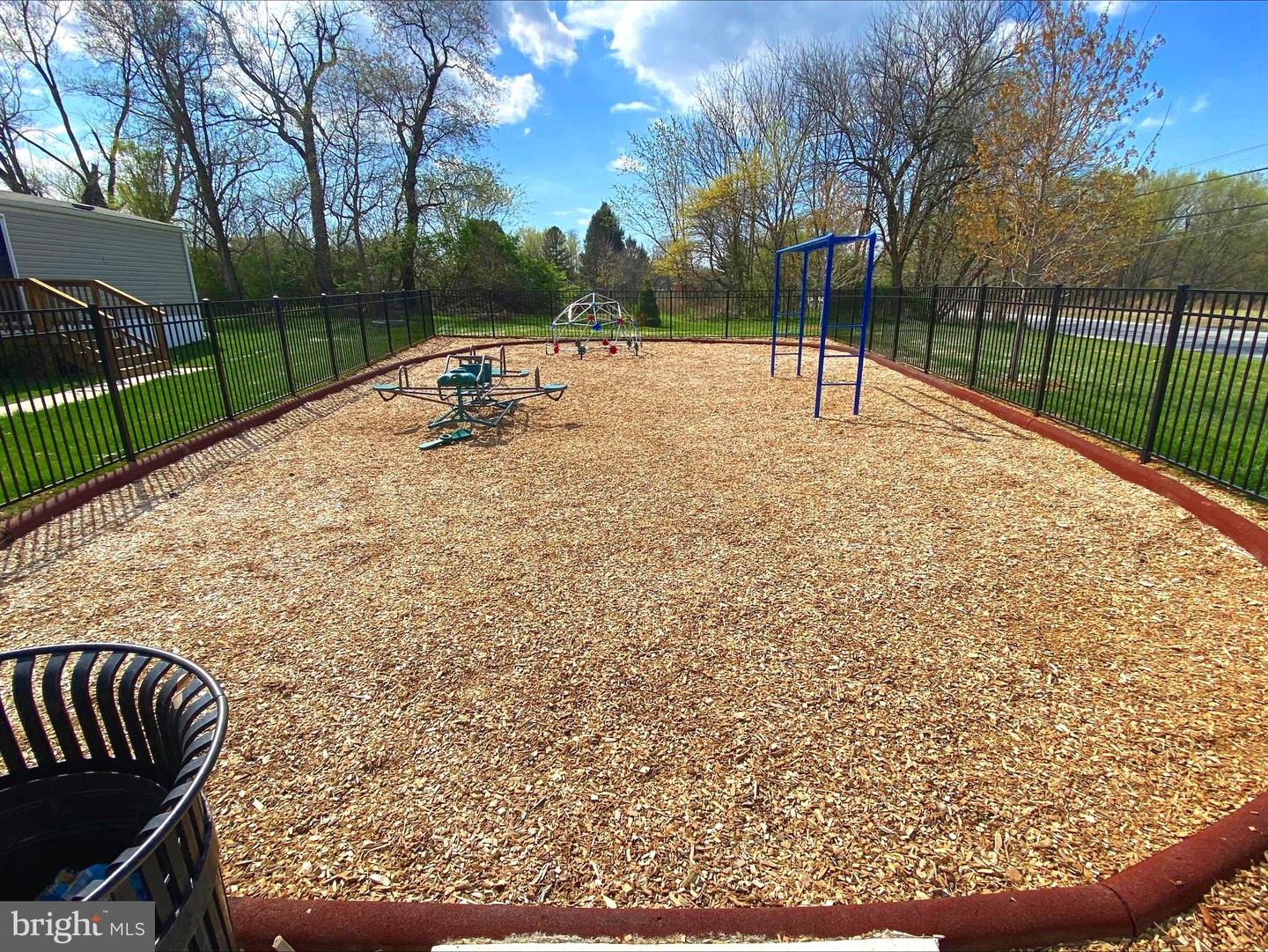2140 Horseshoe Park Property Photo 8
