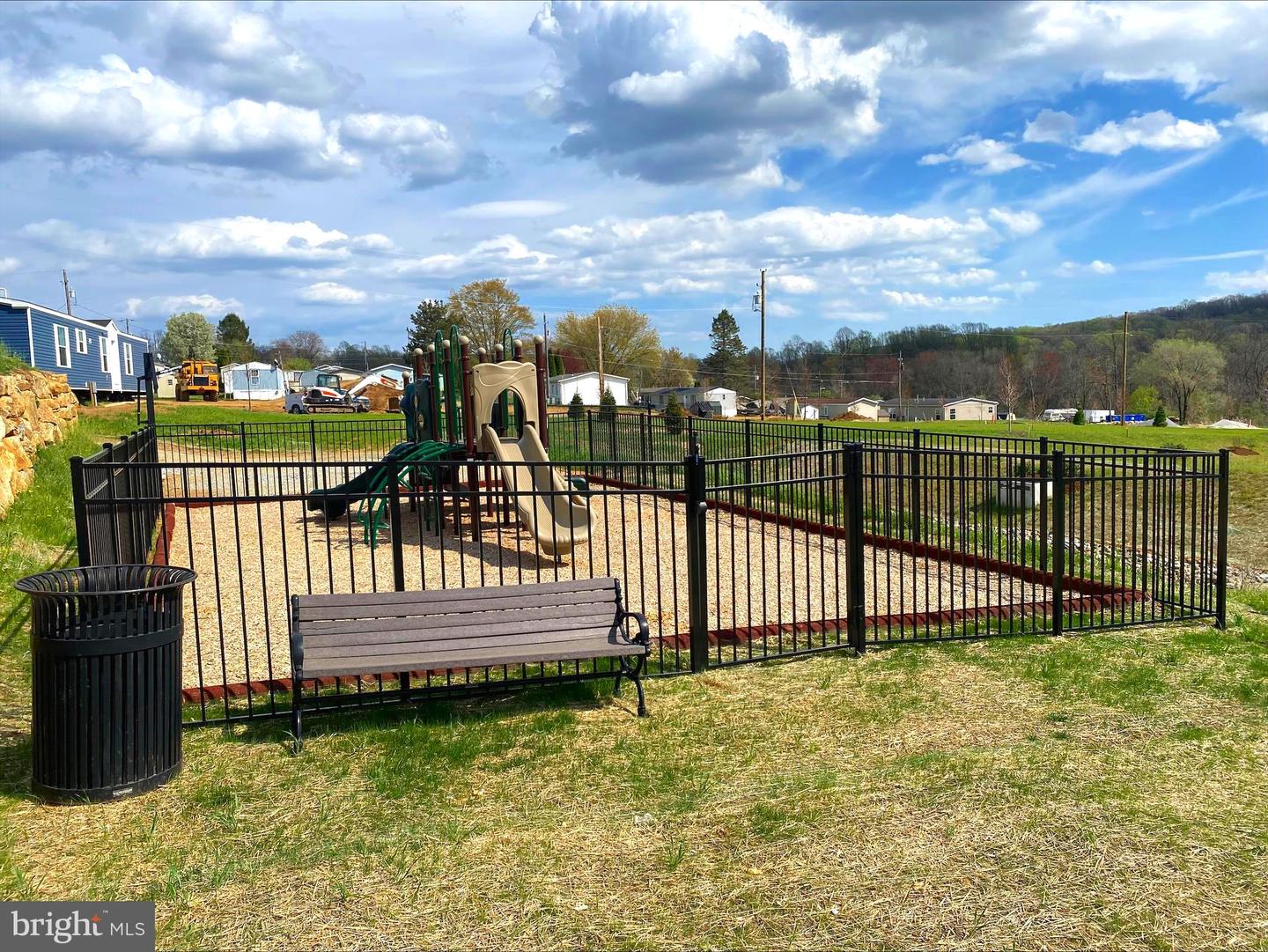 2140 Horseshoe Park Property Photo 10