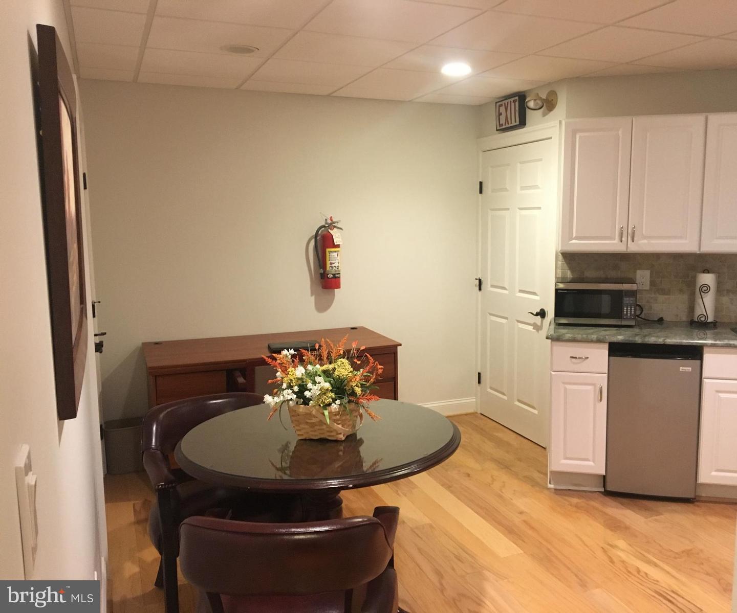 882 S Matlack St #106 Property Photo 4