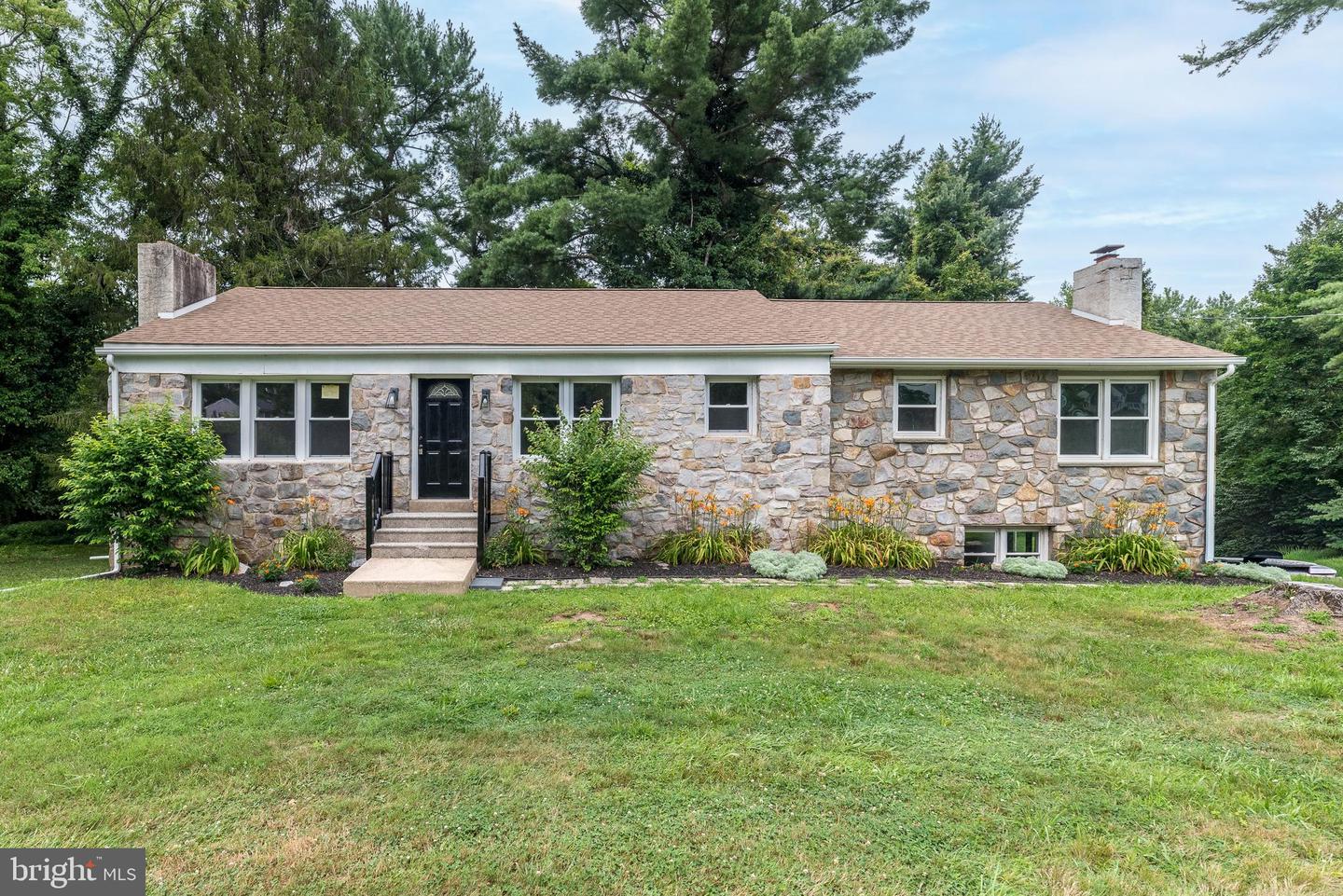 219 Stoney Run Rd Property Photo 1