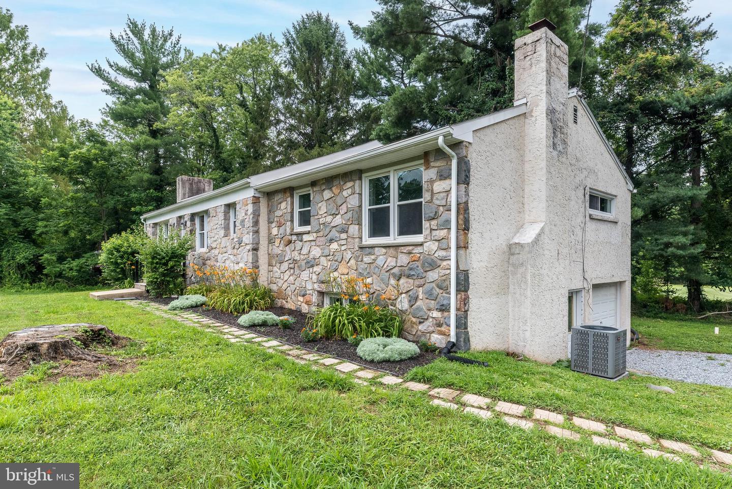 219 Stoney Run Rd Property Photo 3