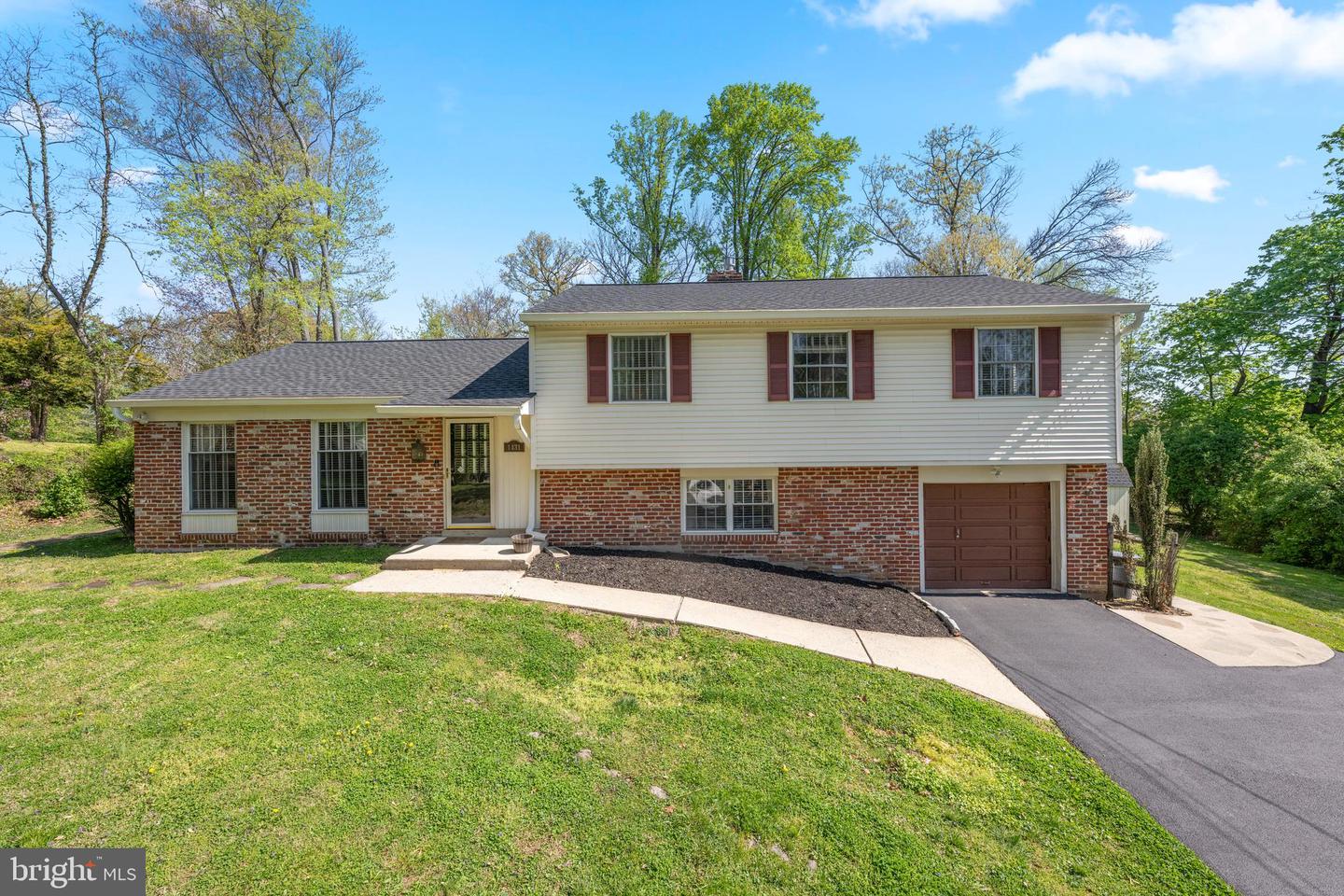 1431 Clover Ln Property Photo 1