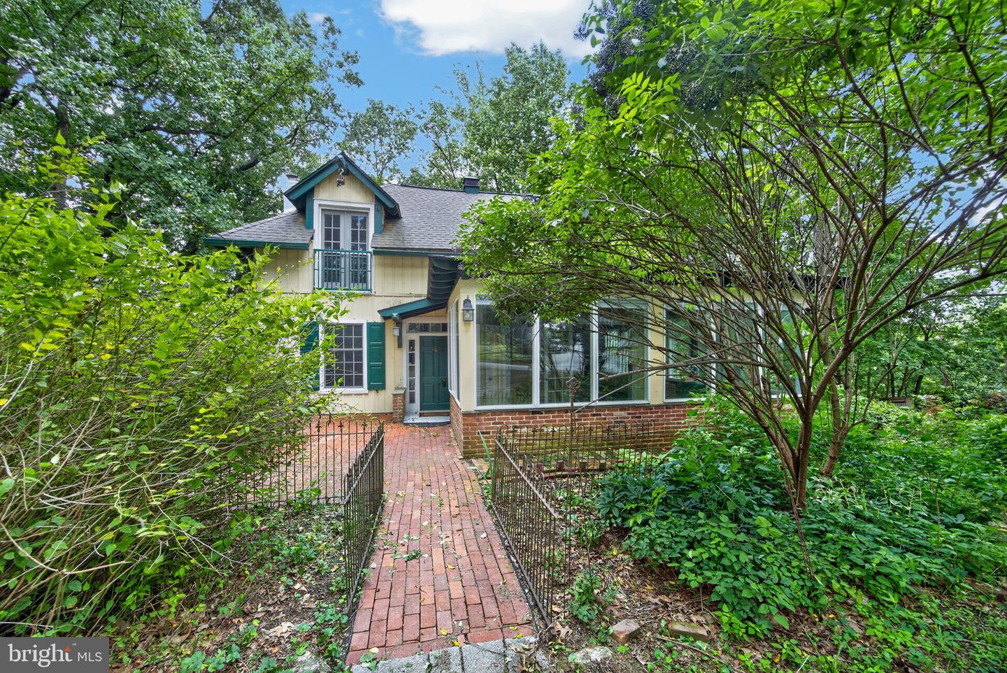 1424 Highland Ave Property Photo 1
