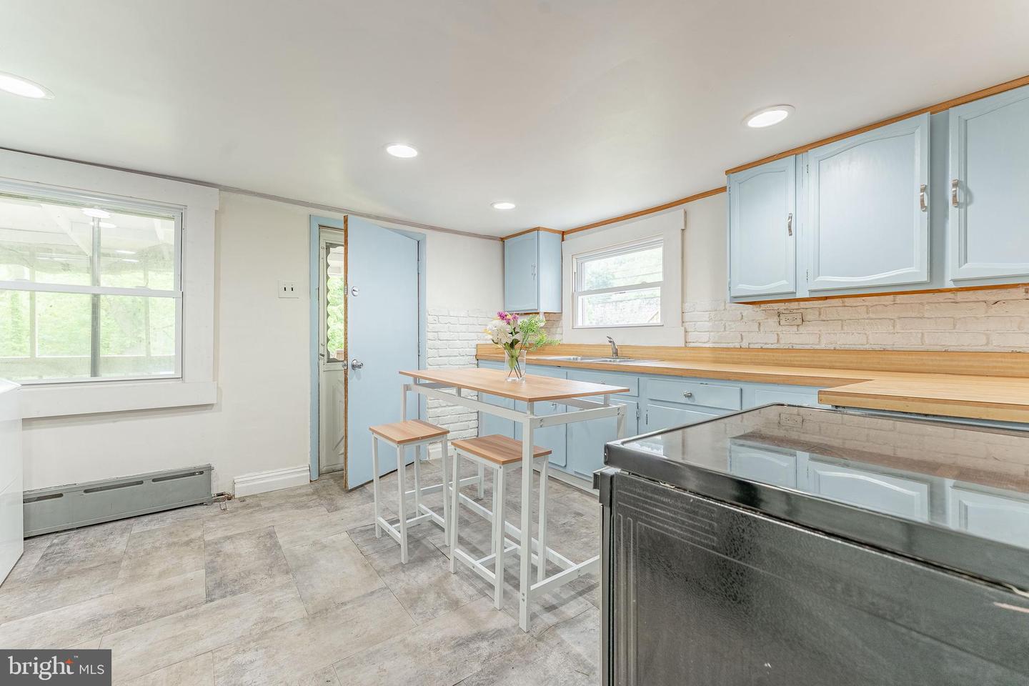 263 S Mount Airy Rd Property Photo 15