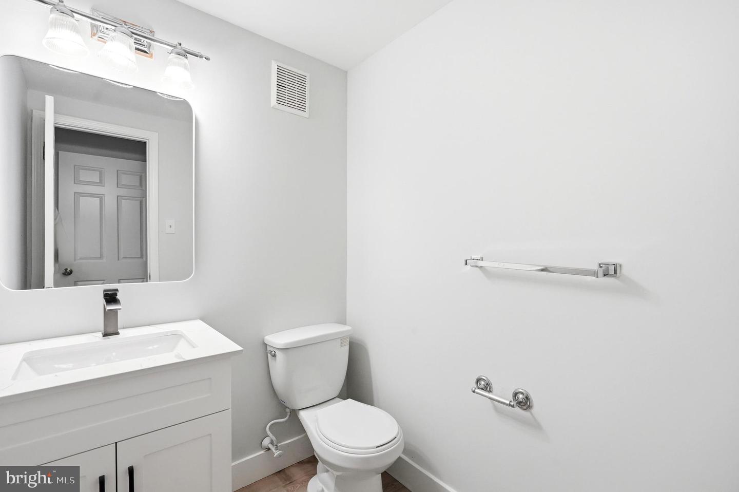 -43 Constitution Ct. Property Photo 17