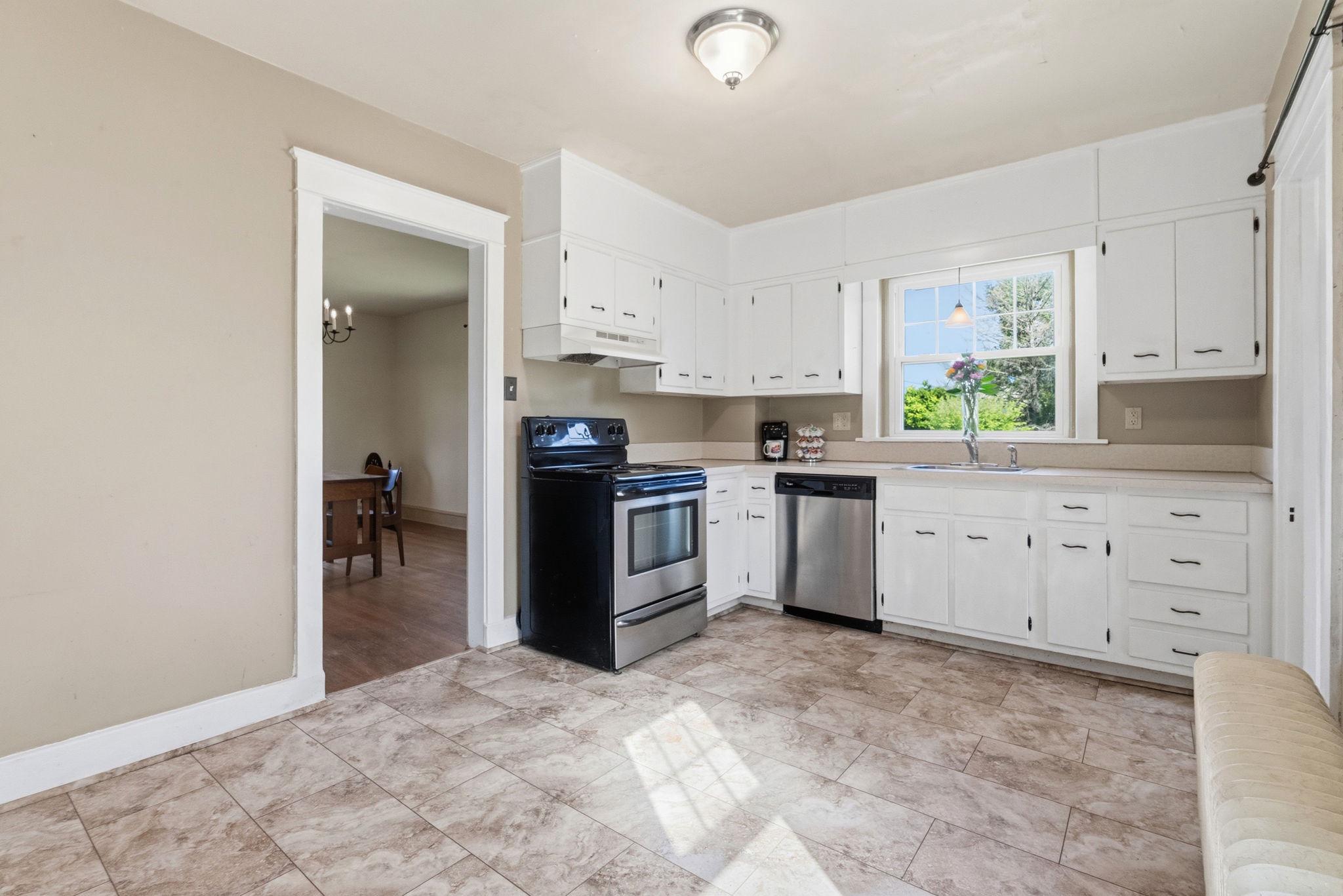1325 S New St Property Photo 34