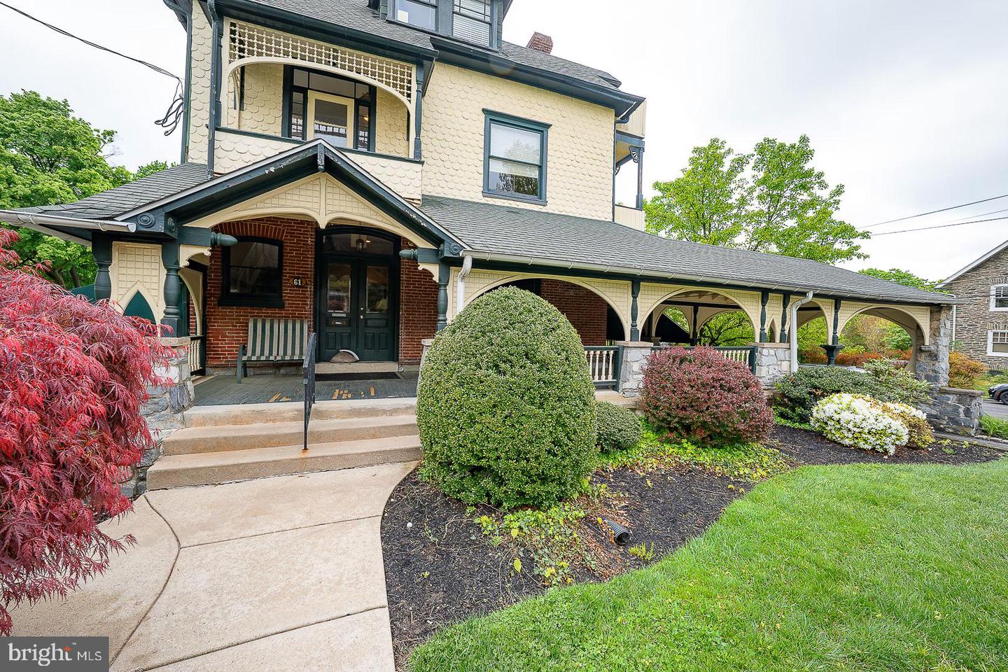 61 Cassatt Ave Property Photo 2