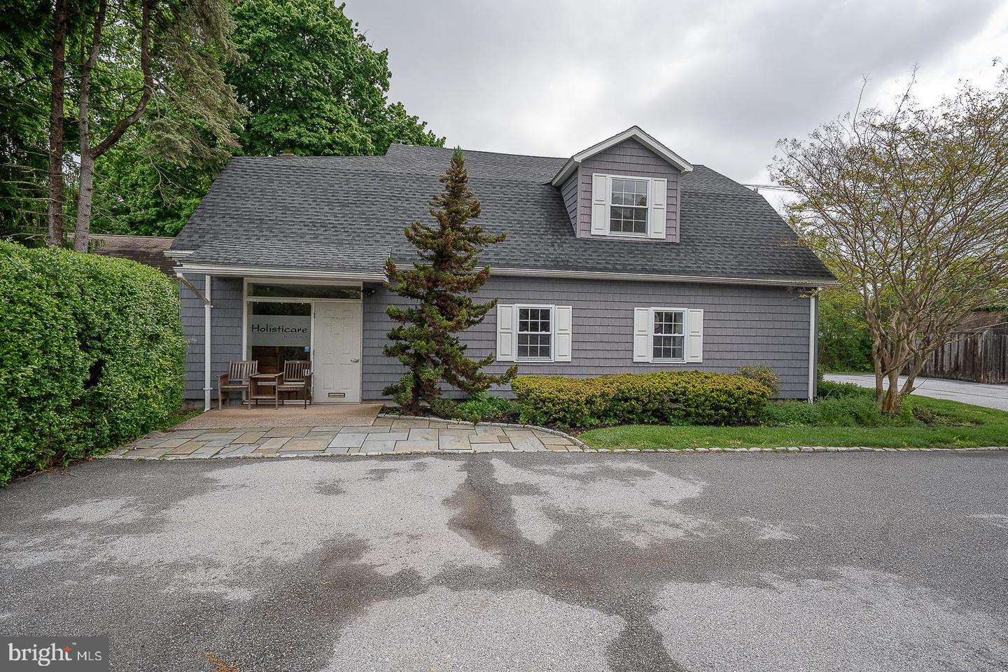 61 Cassatt Ave Property Photo 44