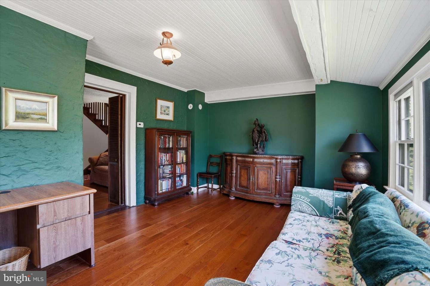 273 Strafford Ave Property Photo 9
