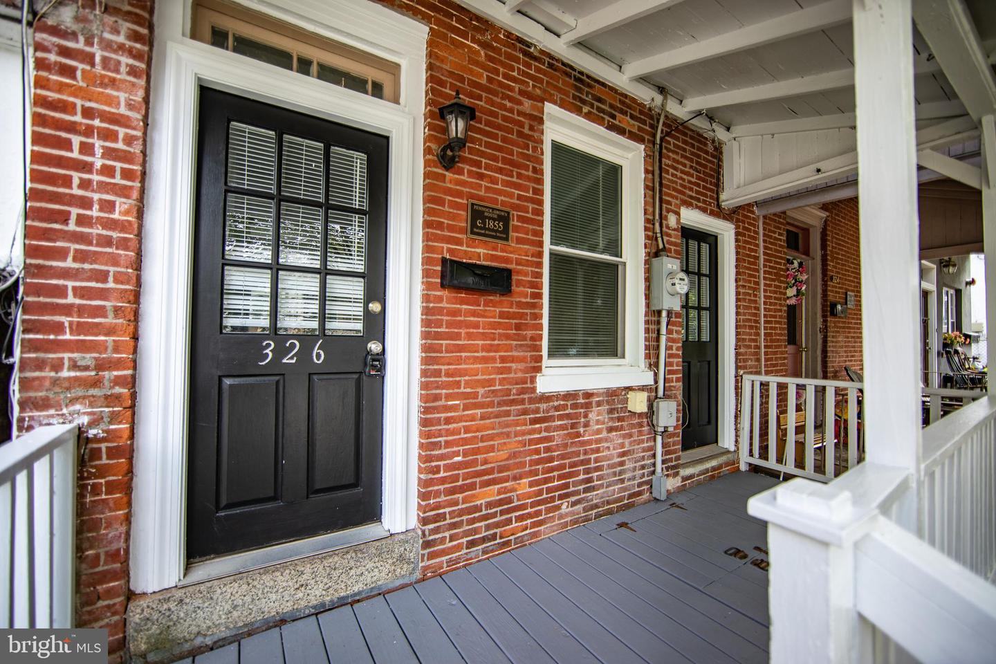 326 E Linden St Property Photo 3