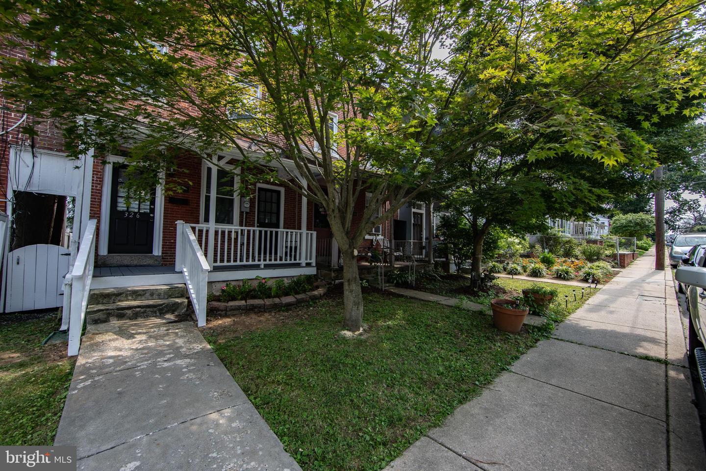 326 E Linden St Property Photo 4