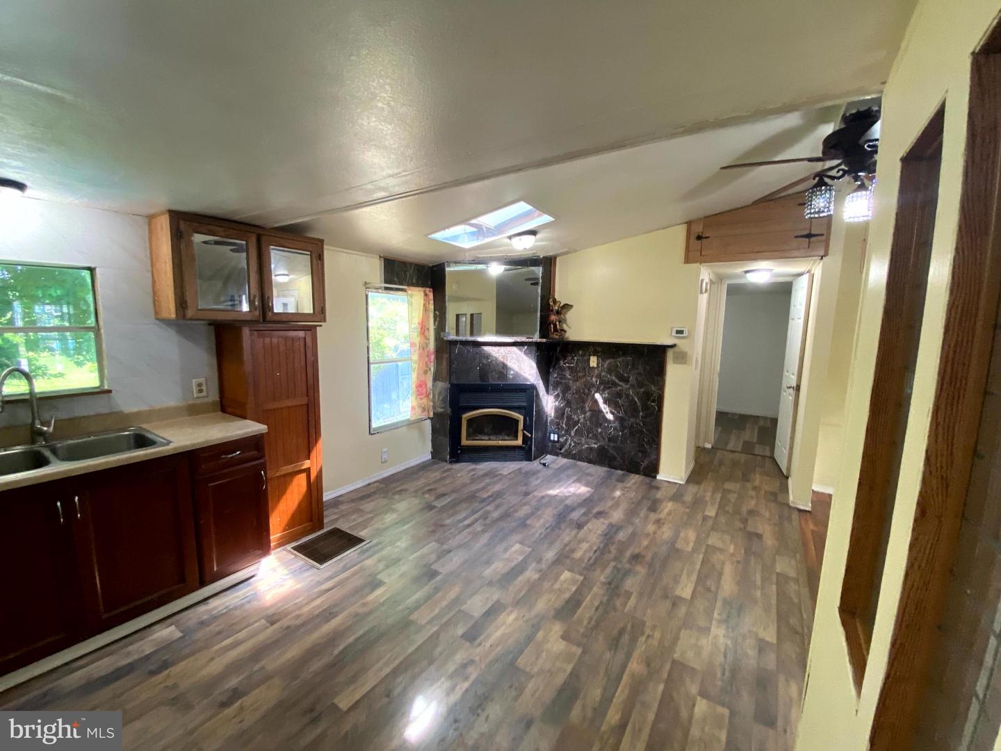 6 Londonderry Ct Property Photo 5