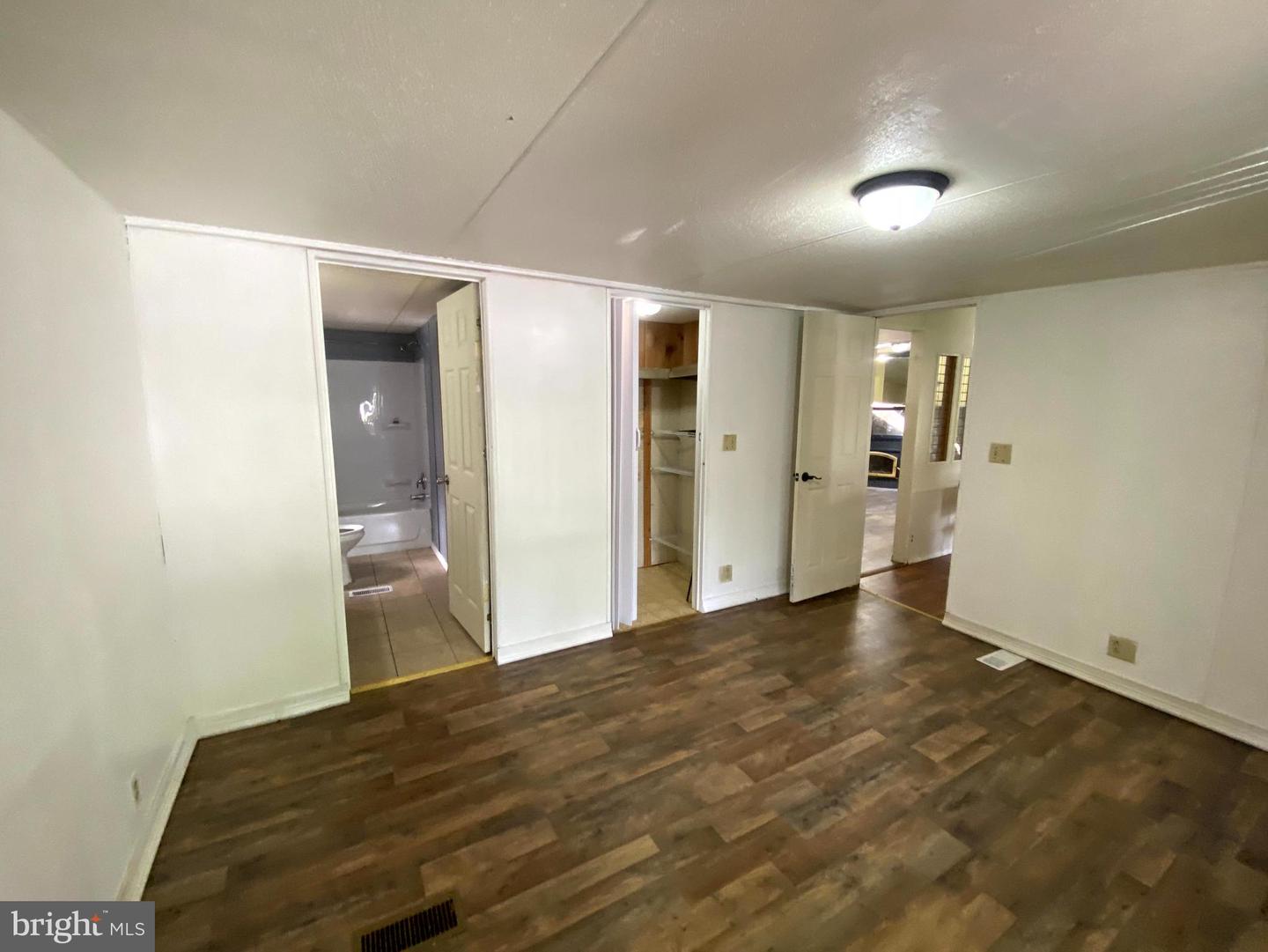 6 Londonderry Ct Property Photo 8